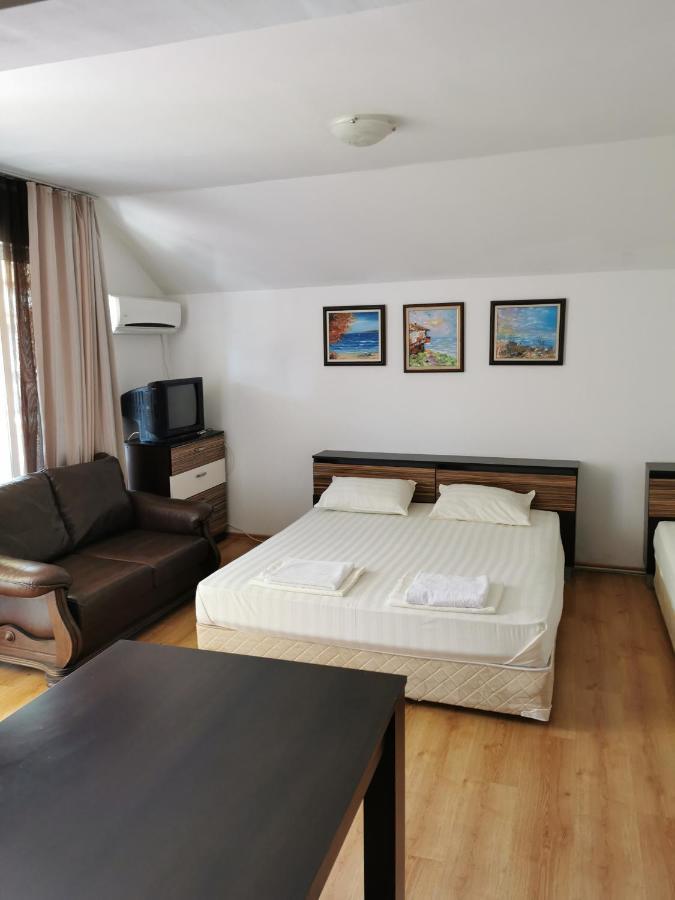 Jelezchevi Guest Rooms Primorsko Exterior photo