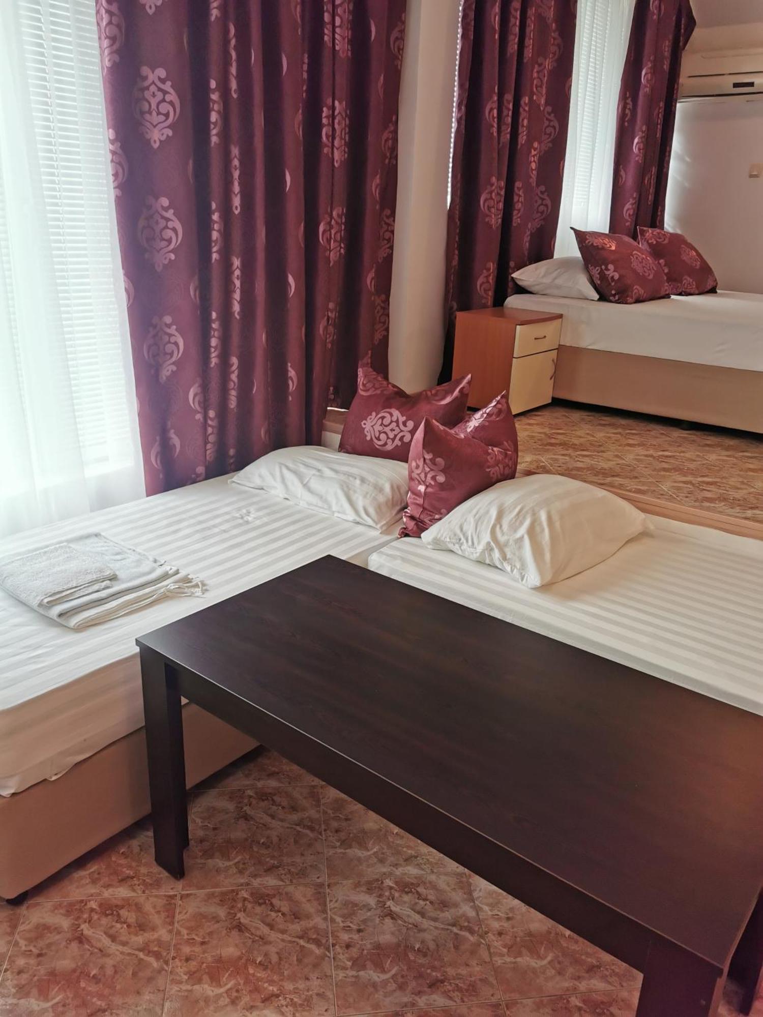 Jelezchevi Guest Rooms Primorsko Exterior photo
